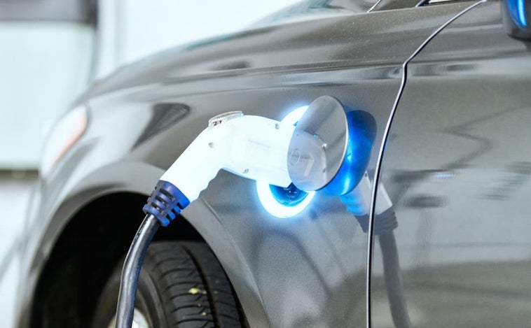 España entra en el Top 10 de los países más preparados para el coche eléctrico