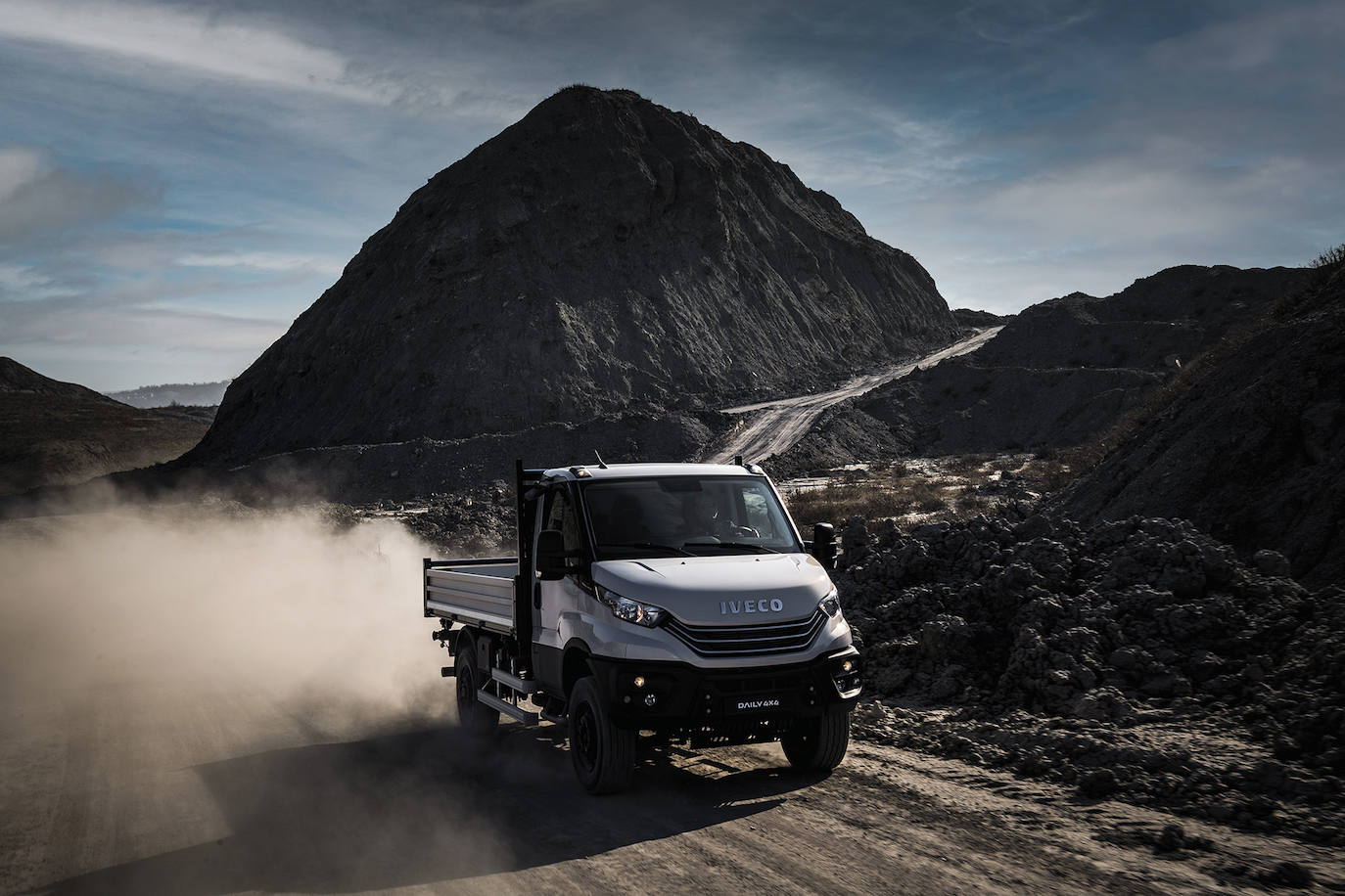  IVECO Daily 4x4 adecuada de la doble oferta de versiones todoterreno y todoterreno para operar fácilmente en los terrenos más difíciles o en carreteras mixtas asfaltadas y accidentadas