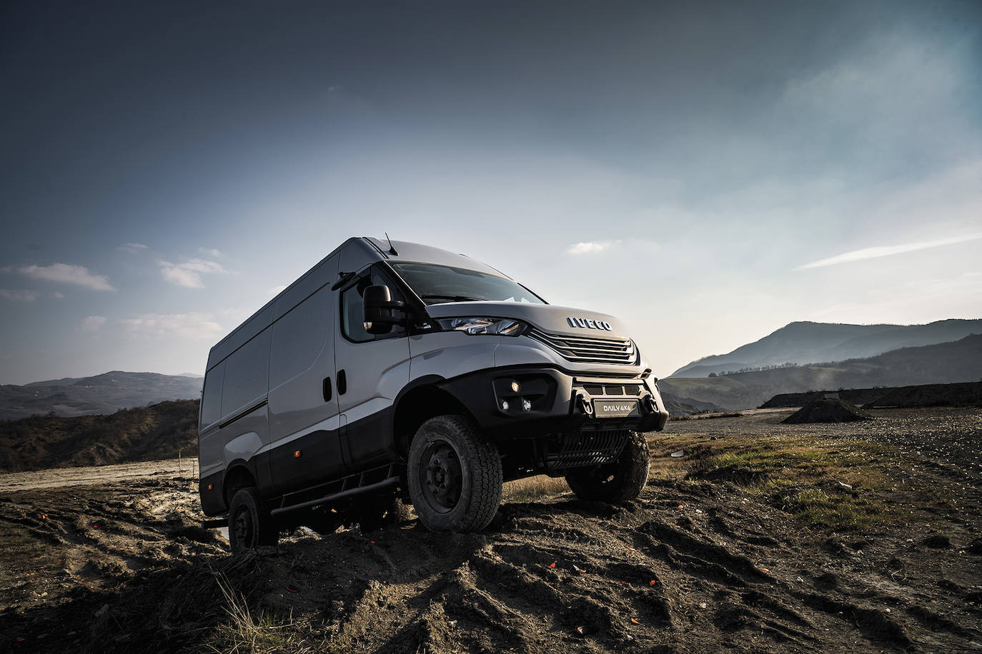 IVECO Daily 4x4 adecuada de la doble oferta de versiones todoterreno y todoterreno para operar fácilmente en los terrenos más difíciles o en carreteras mixtas asfaltadas y accidentadas