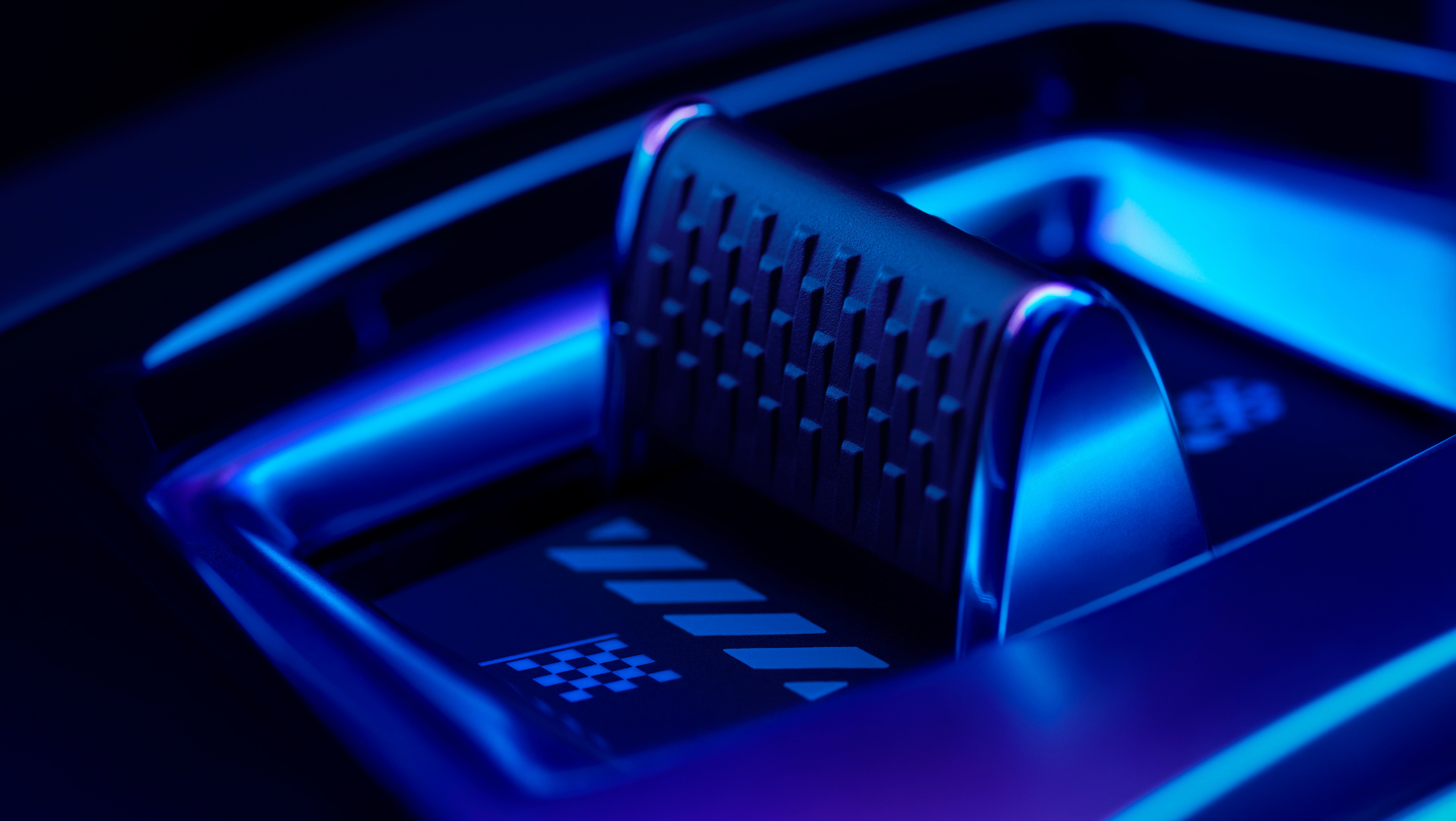 Las ediciones especiales ofrecen elementos únicos de diseño interior y exterior, especificaciones de la mayor calidad y la singular opción de pintura metalizada Giola Green para rendir homenaje al rendimiento de los motores de combustión antes de que Jaguar pase a ser una marca moderna de lujo totalmente eléctrica a partir de 2025