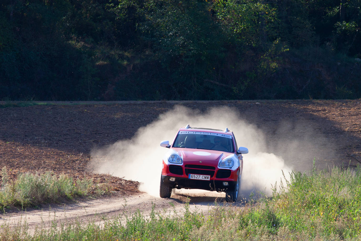 Para lo primero no había dificultad, dada la experiencia y el conocimiento de la marca en coches deportivos. Lo segundo, en cambio, fue un gran desafío.
