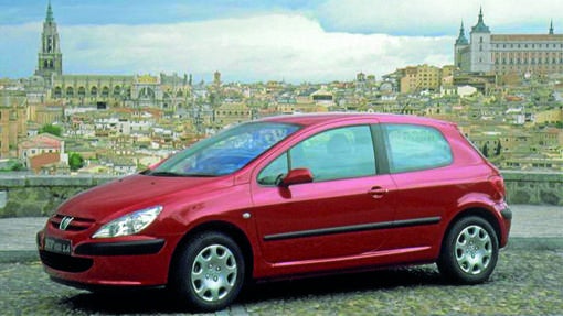 Pocos analistas especializados en el mercado del automóvil se atrevían a realizar predicciones sobre la evolución de las ventas de coches en España, tras la incertidumbre después de un ejercicio récord en el año 2000 y por la transición al euro. Pero al exportar mayoritariamente los coches a todo el mundo, el resultado final de matriculaciones en 2002 fue creciente, con 1.436.948 unidades. Este año llega el euro: Aparición los primeros billetes y monedas del euro; y la ONU anuncia el fin de la gasolina con plomo, que ya no se usa en ningún país del mundo para la automoción.