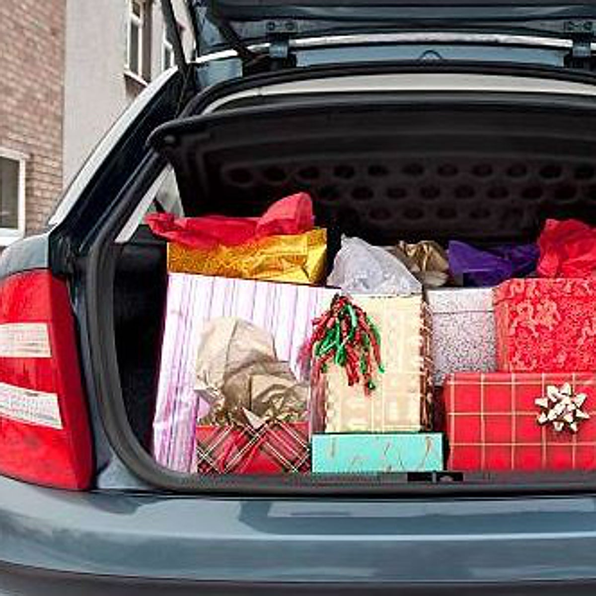 Evita una multa al llevar los regalos de Navidad en el coche