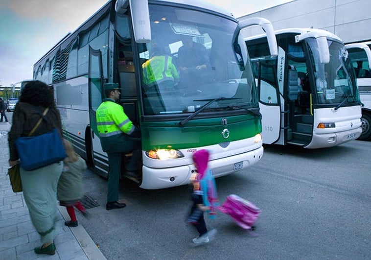 No tener autorización para transporte escolar o seguro, las infracciones más comunes en autobuses