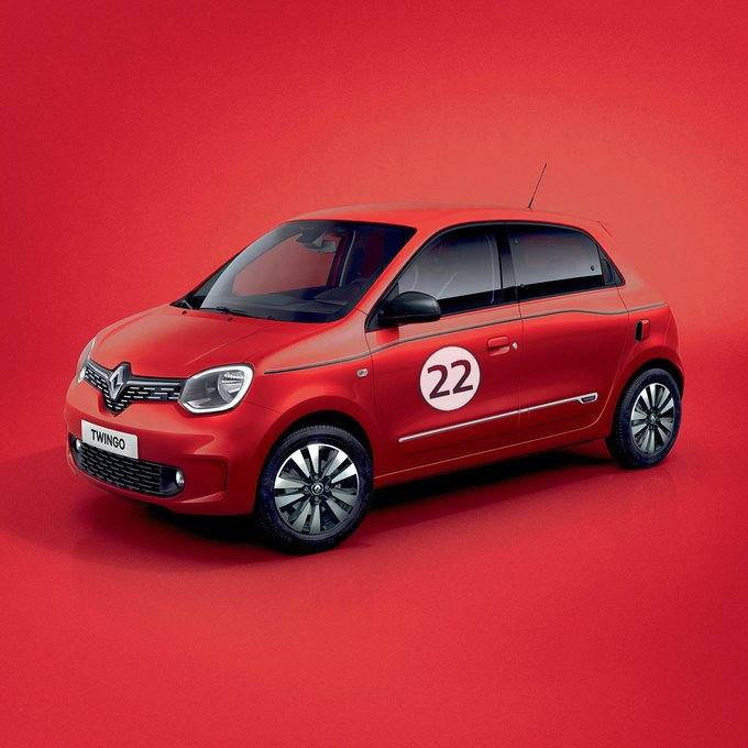 Además, ofrece una maniobrabilidad extraordinaria, gracias al mejor radio de giro del mercado. Su propulsión eléctrica y sus distintos modos de rodaje hacen que conducirlo sea aún más entretenido y agradable.