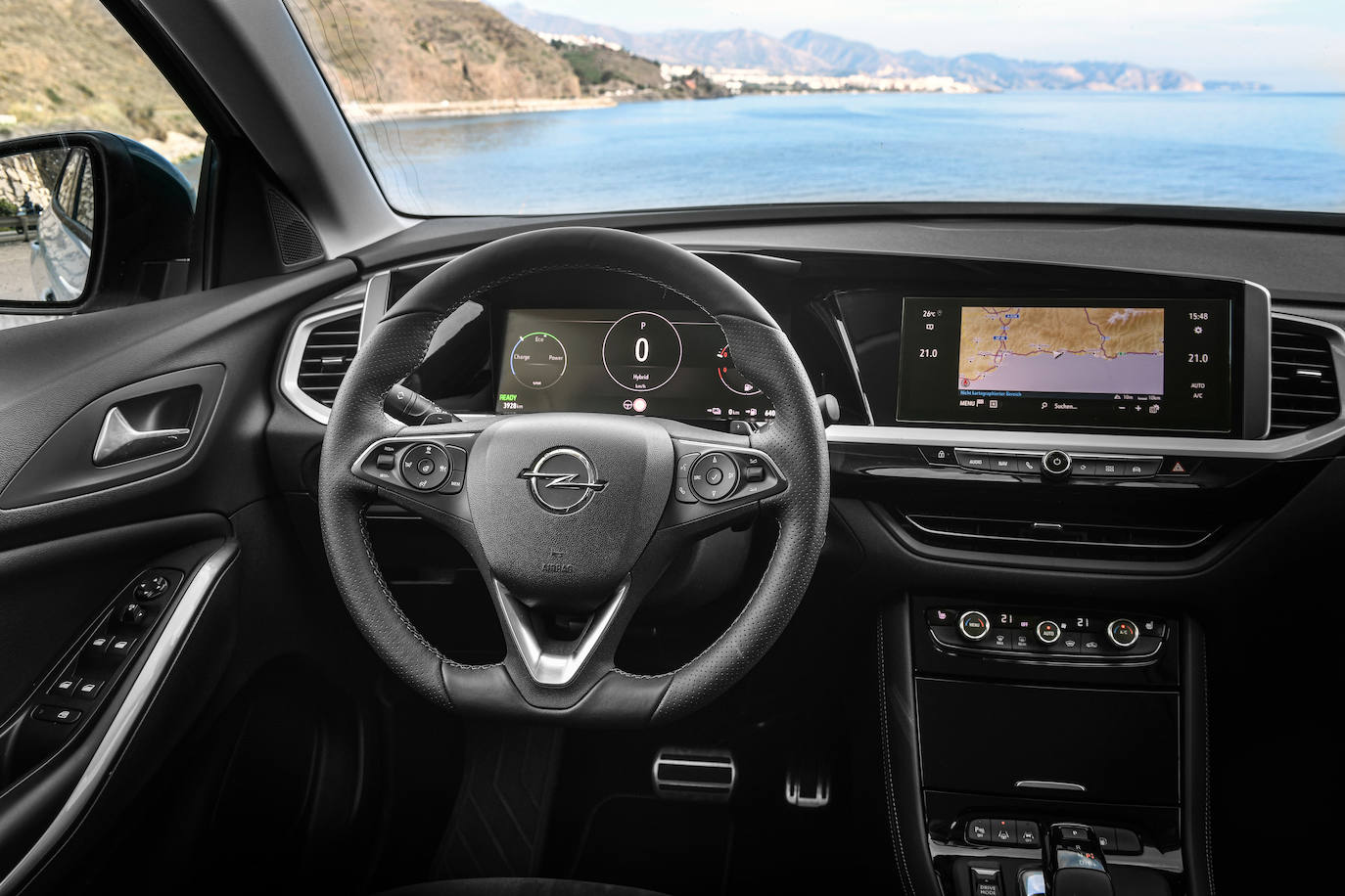 Astra y Grandland: así son los nuevos enchufables de Opel