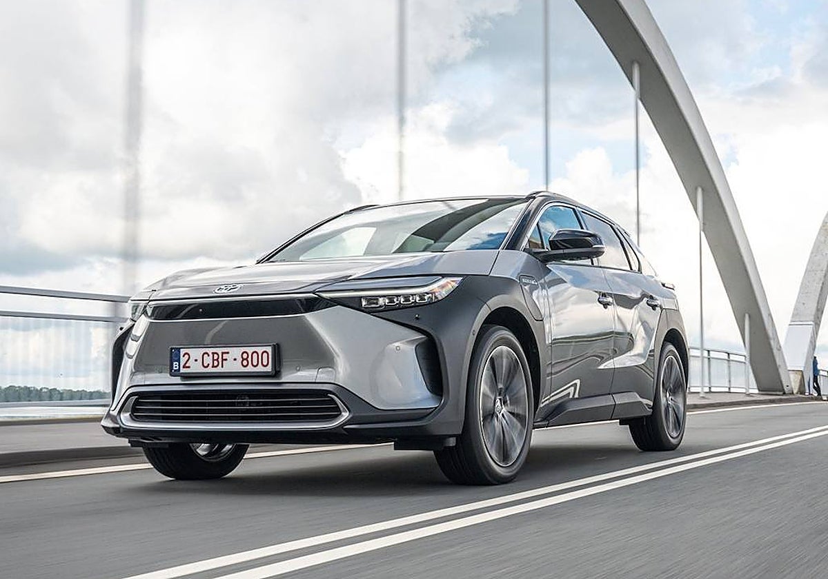 El bZ4x, lanzado en 2022, es el primer coche eléctrico de Toyota
