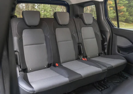 Secondary image 1 - Offers great modularity and three individual seats in the rear seats 