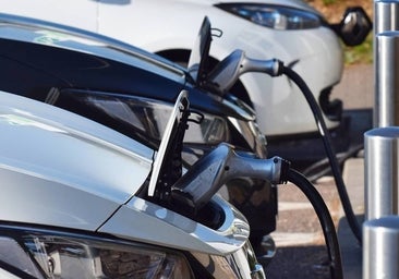 La burocracia frena al coche eléctrico y la instalación de puntos de recarga