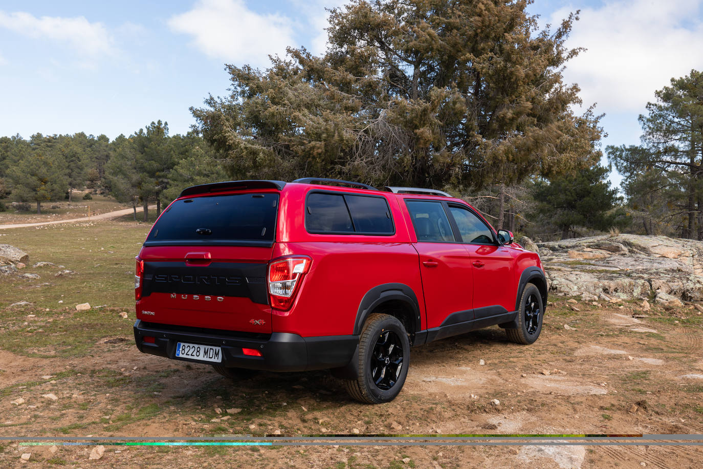 Atractivo y moderno diseño exterior, que le da al vehículo un aspecto  robusto