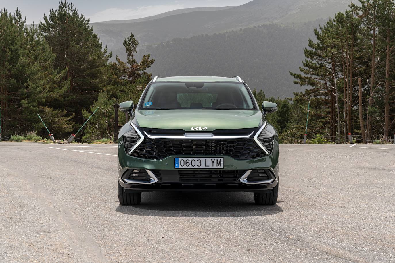 El Sportage que mejor acelera de 0 a 100 km/h es el PHEV (8,2 segundos), mientras que la versión MHE de 180 CV es la que alcanza una mayor velocidad punta (201 km/h).