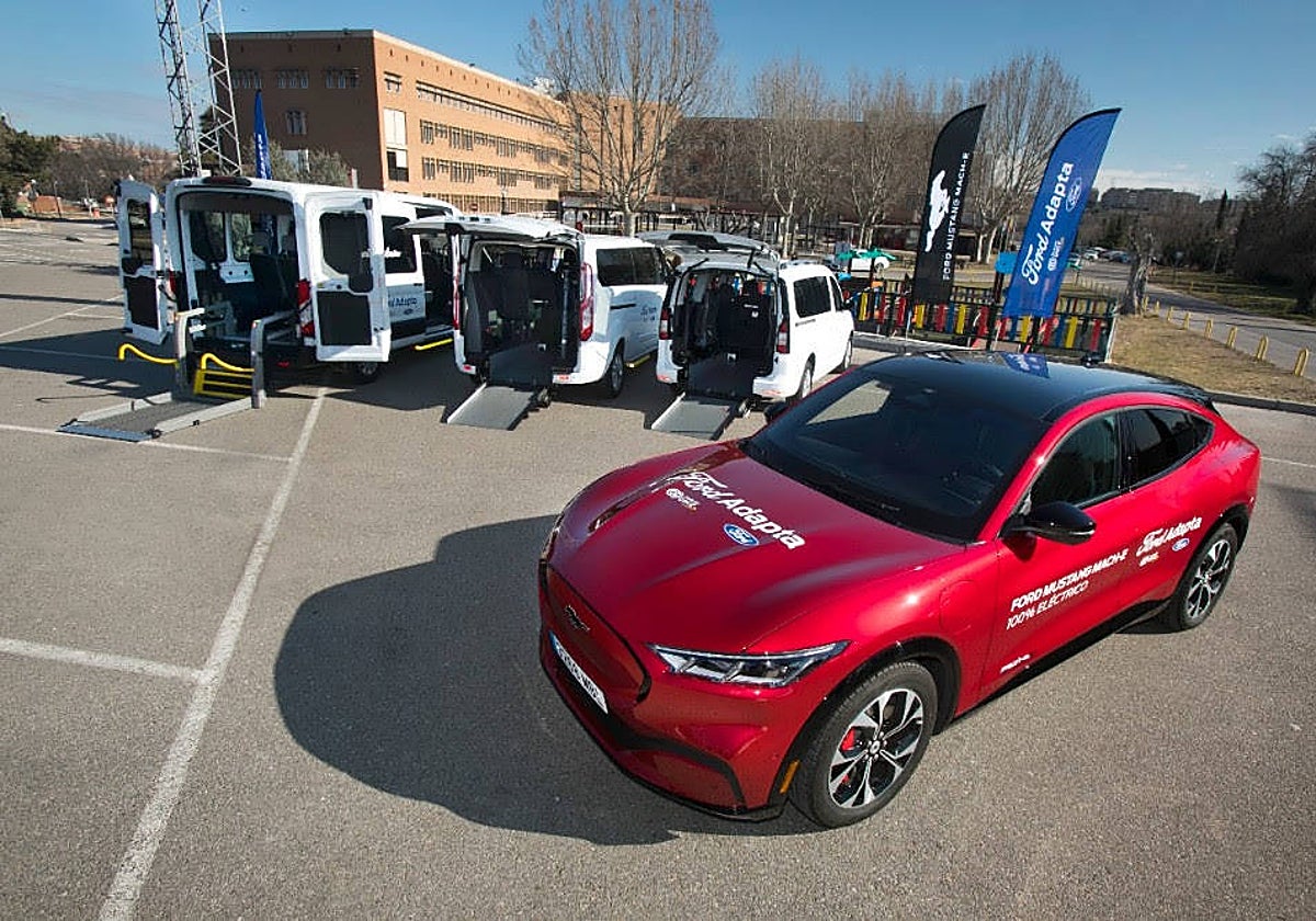 Ford presenta el Mustang Mach-E adaptado en el Hospital de Parapléjicos de Toledo