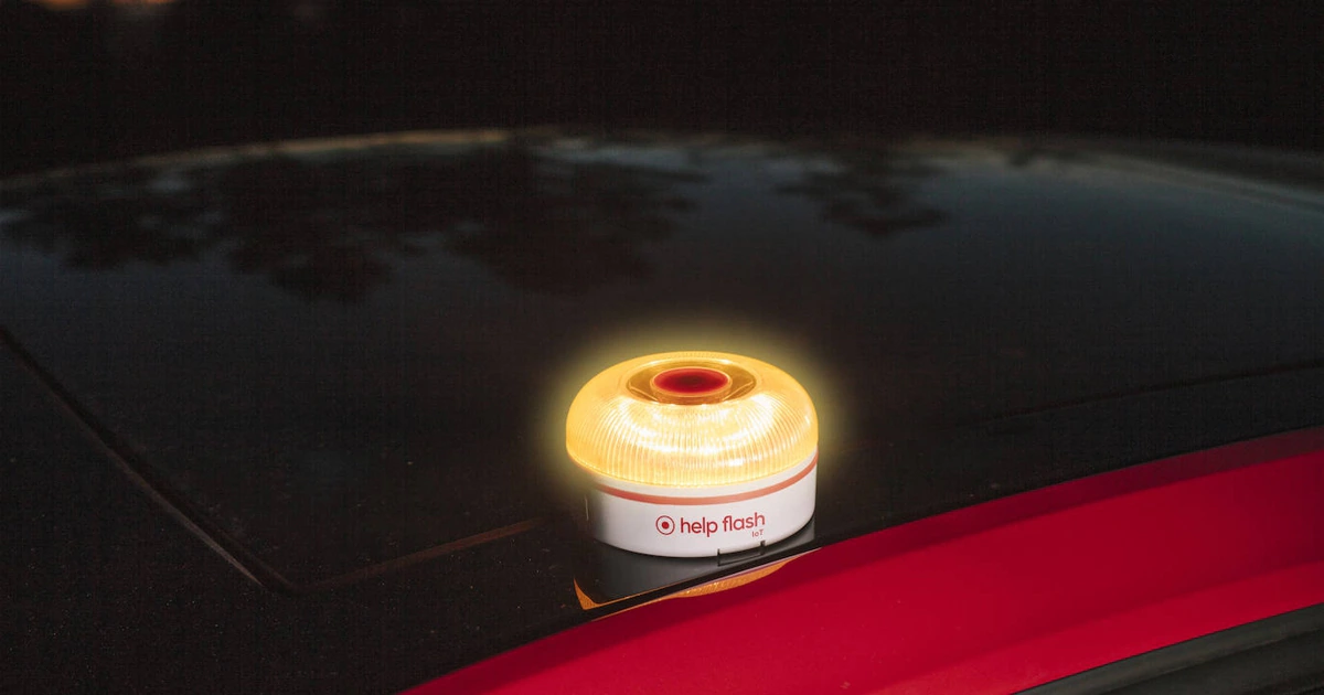DGT: La nueva luz de emergencia que será obligatoria para el coche ya se  vende en supermercados