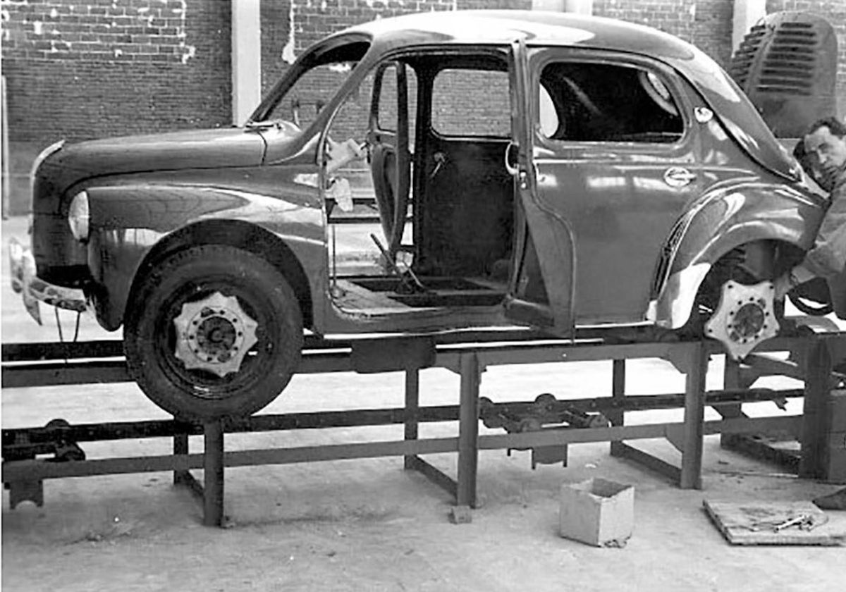 El Renault 4CV, primer vehículo Renault fabricado en España