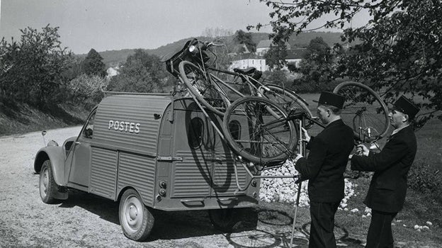 Numerosos organismos oficiales la utilizarían, como La Poste, los correos franceses
