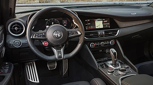 Alfa Romeo celebra 100 años del Quadrifoglio con una edición limitada de Giulia y Stelvio