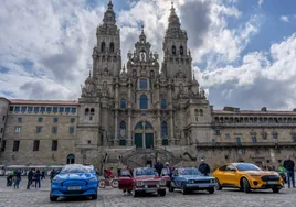 Los fans de Ford se reúnen con sus coches clásicos en Santiago de Compostela