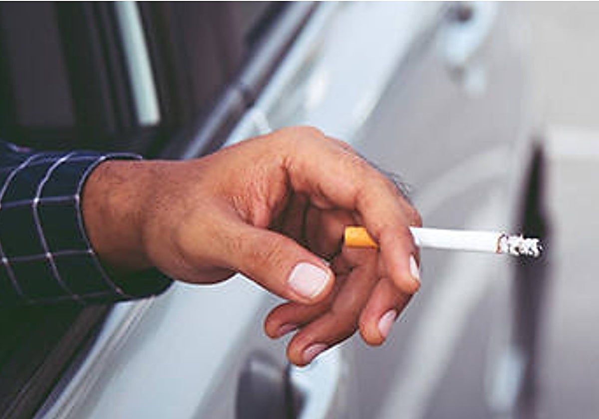 ¿Cuál es la multa por tirar basura desde la ventanilla del coche?