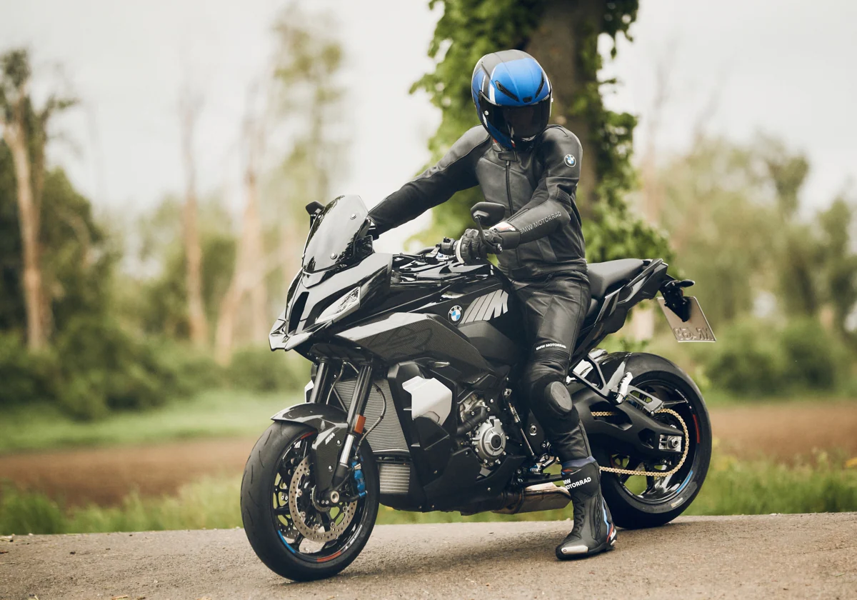 BMW M 1000 XR: La moto deportiva para rutas largas
