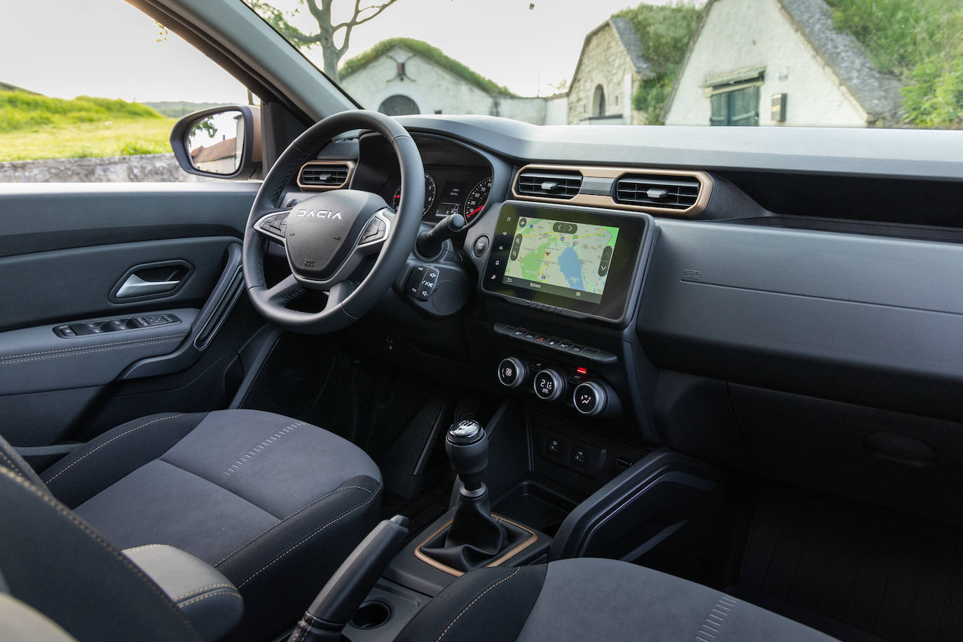 También pretende responder de forma aún más concreta a las necesidades de los clientes fieles de Dacia para quienes el outdoor es a menudo una forma de vida.