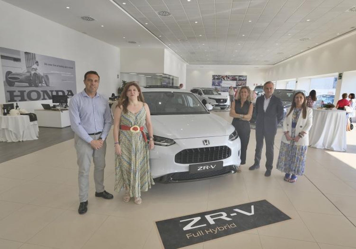 Raúl Carreño , de Honda España; Ángela Laborda, gerente Honda Carinsa; Elena Larrauri, de Honda España; Carmen Ruiz, directora financiera de Carinsa; y Eugenio Sanchez - Ramade, presidente de Carinsa