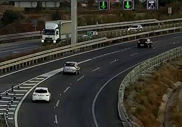 Hasta 200 euros de multa por circular por el carril central en autopista o autovía