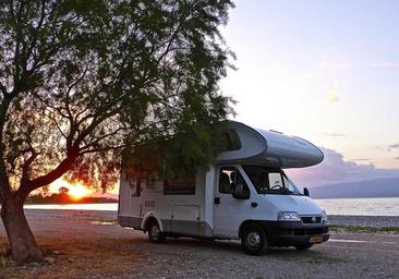 La DGT pone fin al eterno debate entorno a las autocaravanes: te evitará una multa