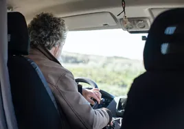 Los mayores de 70 años pueden renovar el carnet de conducir sin tasas: esta es la manera