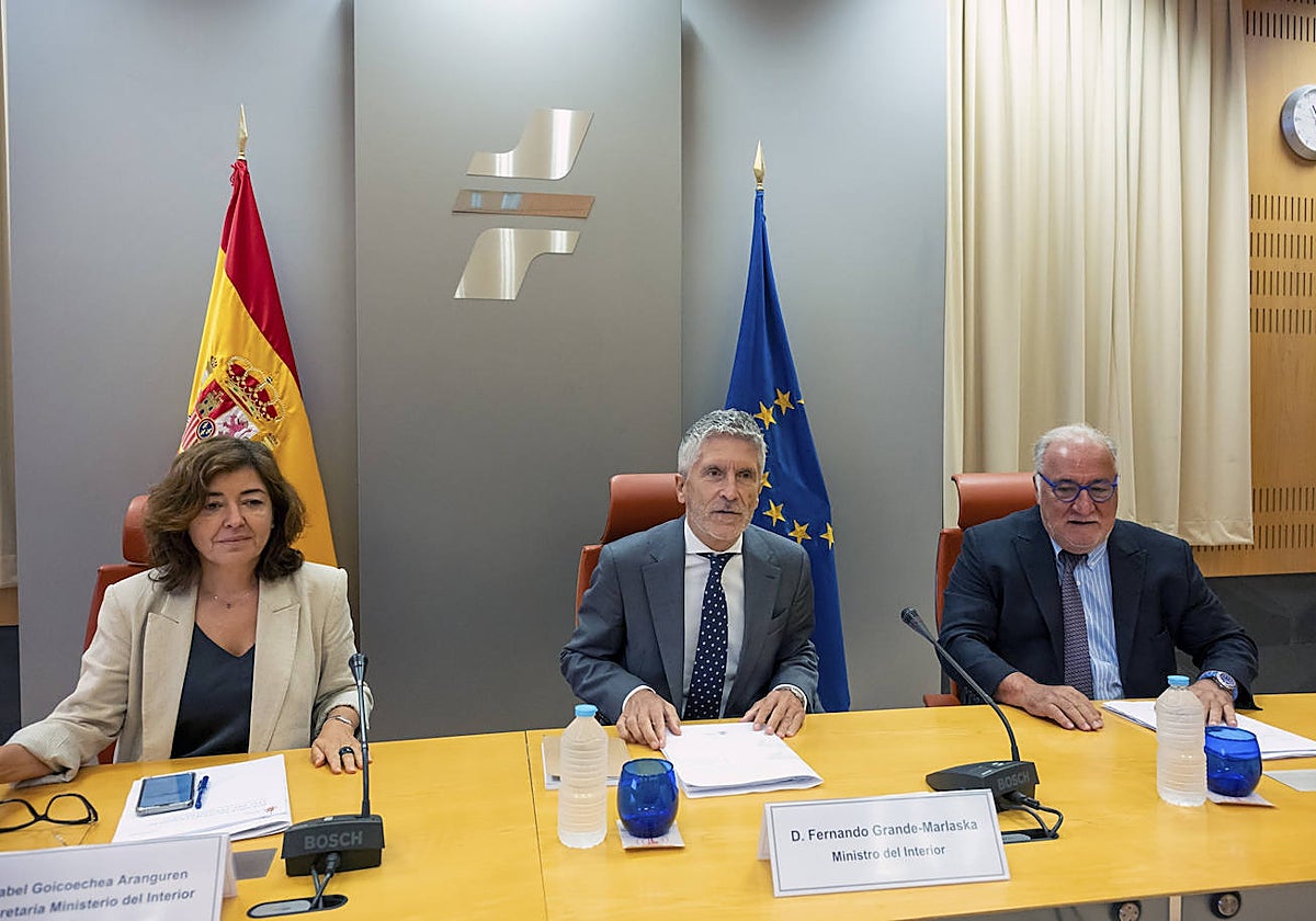 Isabel Goicoechea (Interior), Fernando Grande-Marlaska (Interior) y Pere Navarro (DGT)