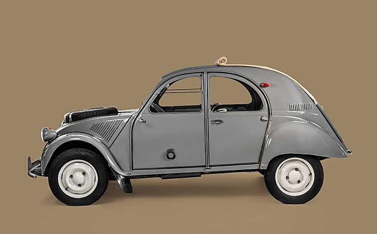 Imagen principal - La versión Sahara, gracias a sus dos motores, era un auténtico 4X4 