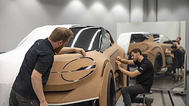 a orillas de un canal en las afueras de Nissan Design Europe (NDE), Nissan ha presentado el «Concept 20-23»