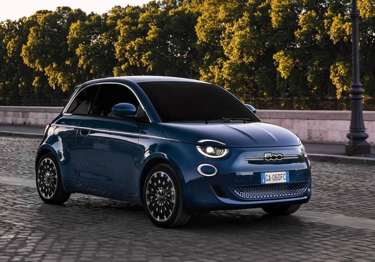 El Fiat 500e se produce en Italia.