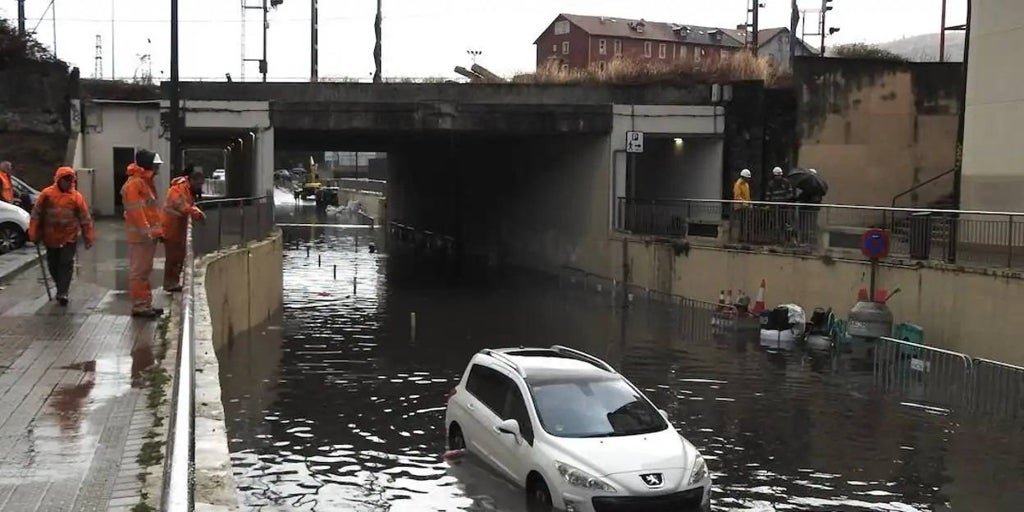 Cuándo se hace cargo el seguro del coche de los daños a causa de riadas o inundaciones