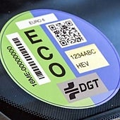 Cómo entrar en las zonas de bajas emisiones sin cambiar de coche y con 200 euros de ayuda