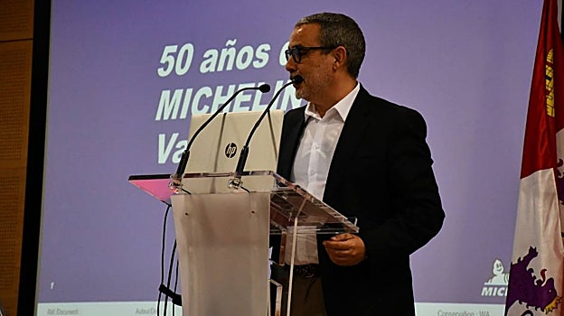Julián Picapiedra en su exposición sobre el cincuenta aniversario de Michelin en Valladolid