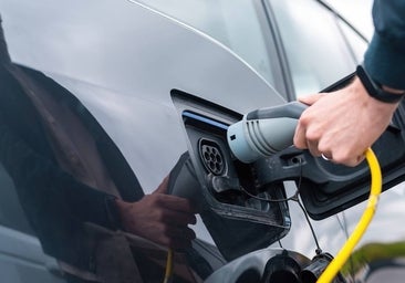 Las ventas de coches electrificados crecen un 55% pero por debajo del objetivo para 2023