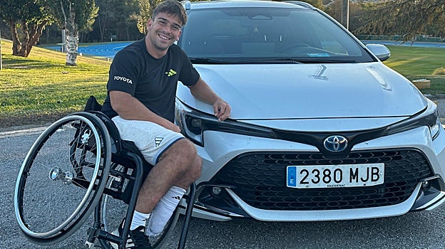 Martín de la Puente y su Toyota Corolla Tourning Sport Electric Hybrid