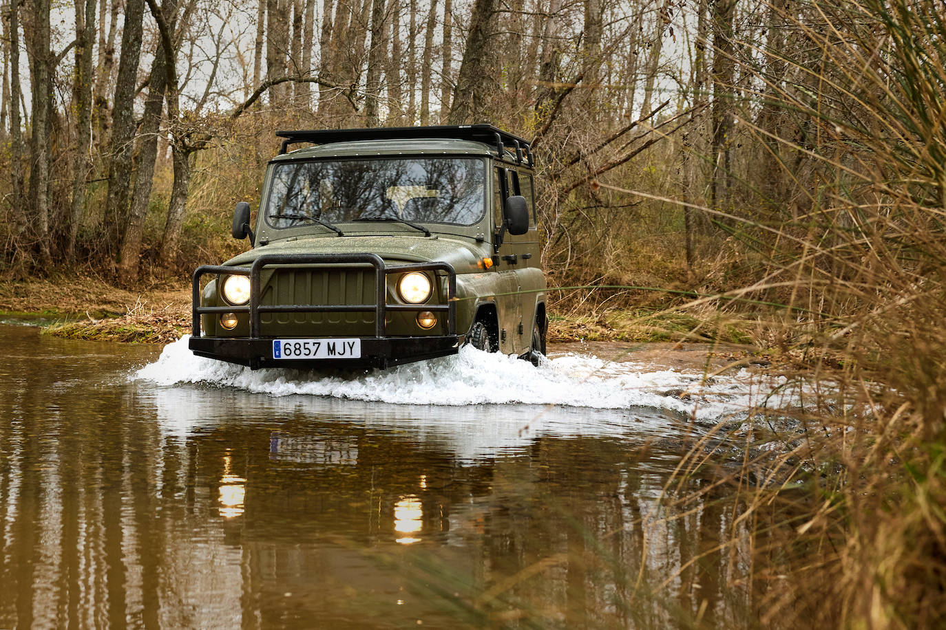 El motor se alimenta de una batería con 63 kW/h de capacidad, que permite 262 km de autonomía y está compuesta por celdas de iones de litio. Están diseñadas para ocupar el menor espacio posible, empaquetadas en embalajes metálicos estancos, y situadas principalmente bajo los asientos traseros. Otros dos grupos de celdas se colocan en ambos laterales del automóvil.