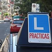 El precio y las alternativas de movilidad alejan a los jóvenes del carné de conducir