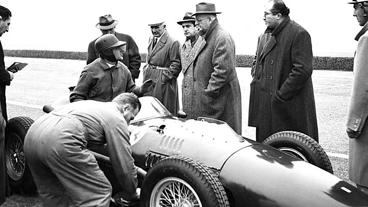 Asistiendo a unas pruebas del Dino 246.