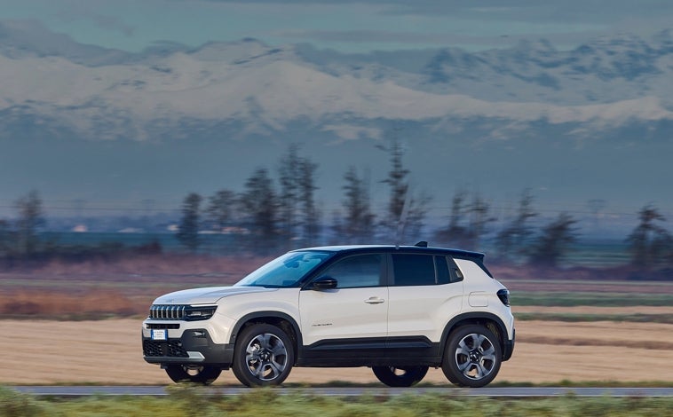 Imagen principal - Jeep Avenger e-Hybrid, el americano más italiano se electrifica