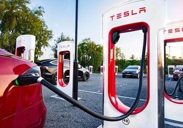 Tesla reduce la tarifa mensual de sus supercargadores a 10 euros