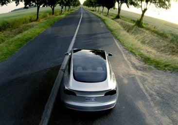 Tesla apuesta por coches más baratos tras perder ingresos
