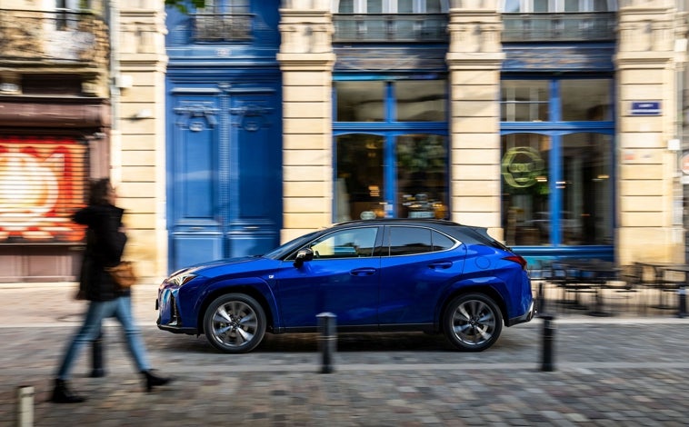 Imagen principal - Lexus UX 300 h