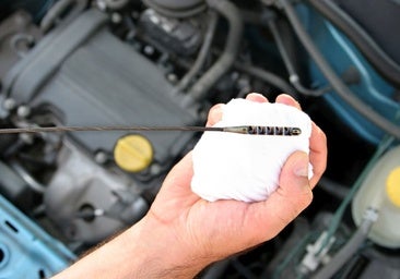 Cinco elementos del coche que puedes revisar por tu cuenta