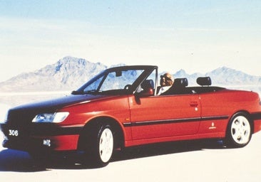 Peugeot 306 Cabriolet: el descapotable de los años 90 que puso al volante a Ray Charles