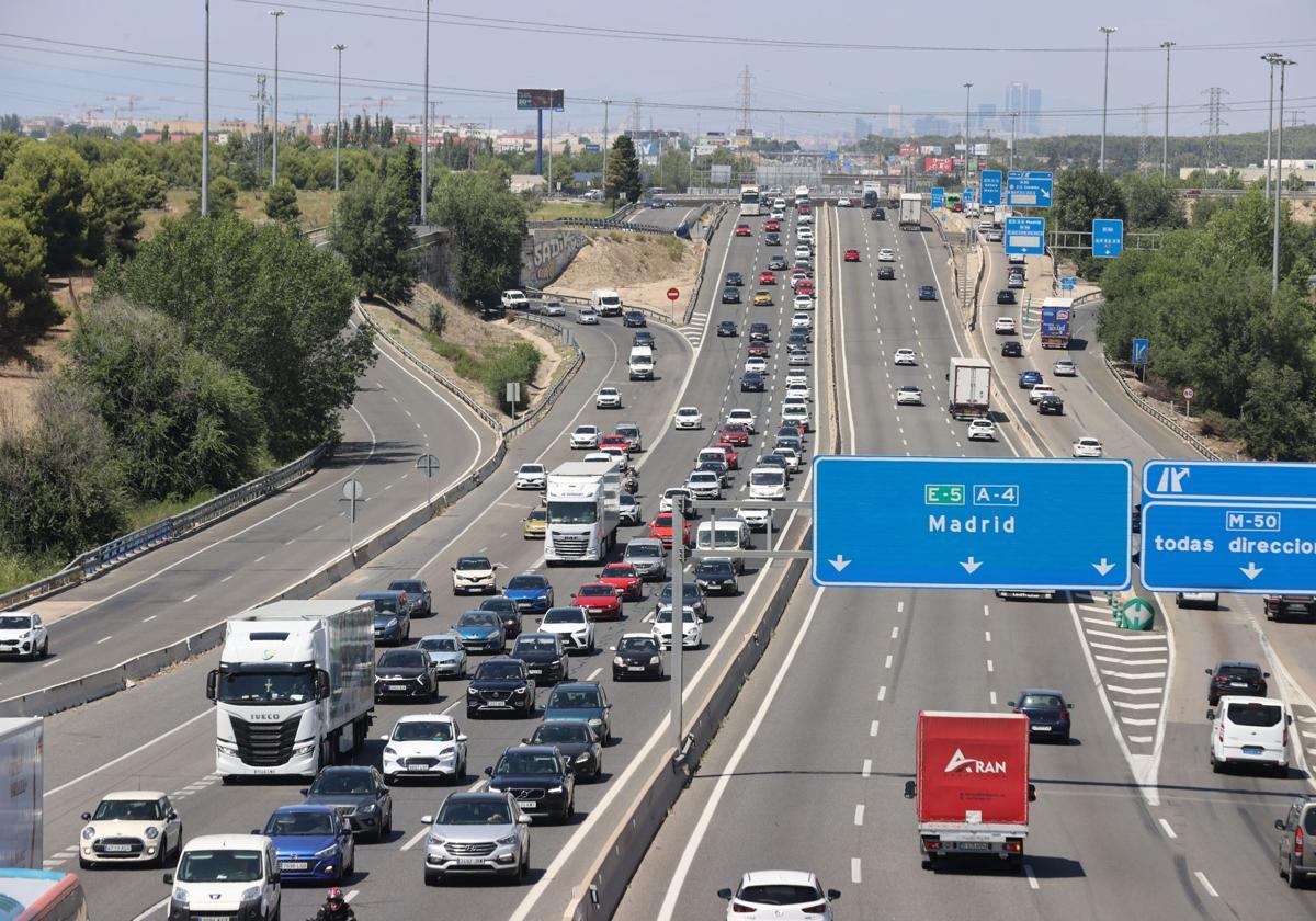 Un atasco en una de las carreteras cercanas a Madrid