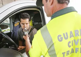 Un conductor se niega a hacer un control de alcoholemia, denuncia a los policías por obligarle y gana el juicio