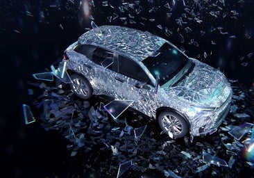 El primer Lexus de cristal, una obra única con el nuevo LBX de protagonista