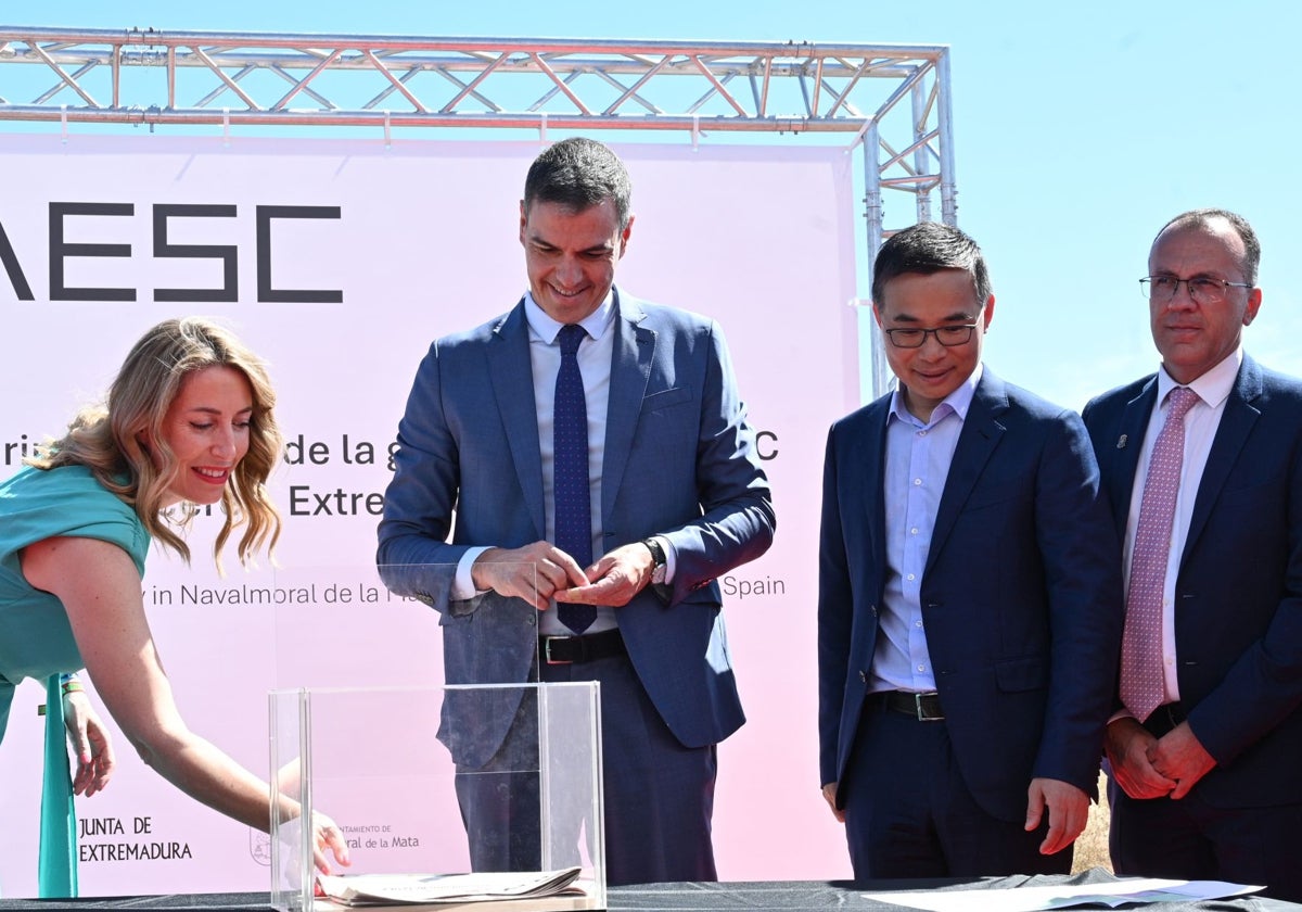 El presidente del Gobierno, Pedro Sánchez, durante la ceremonia de la primera piedra.